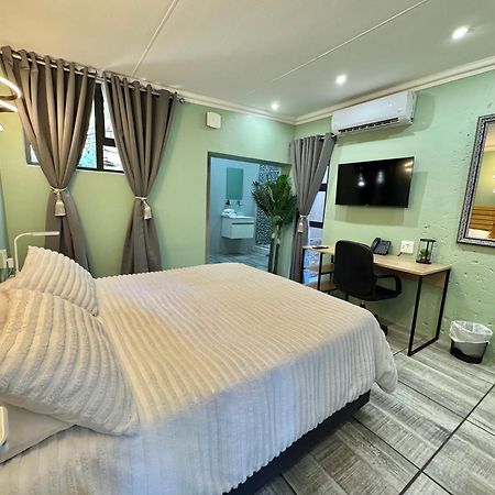 Echo Mountain Inn (Adults Only) ทาบาซิมบิ ภายนอก รูปภาพ