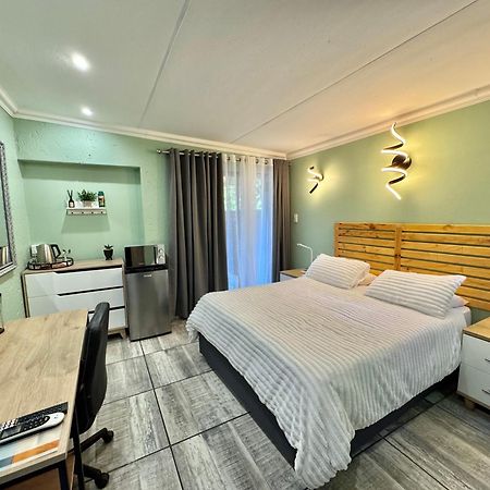 Echo Mountain Inn (Adults Only) ทาบาซิมบิ ภายนอก รูปภาพ